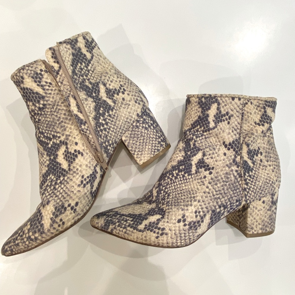 Steve Madden Faux Snakeskin S 6.5 booties